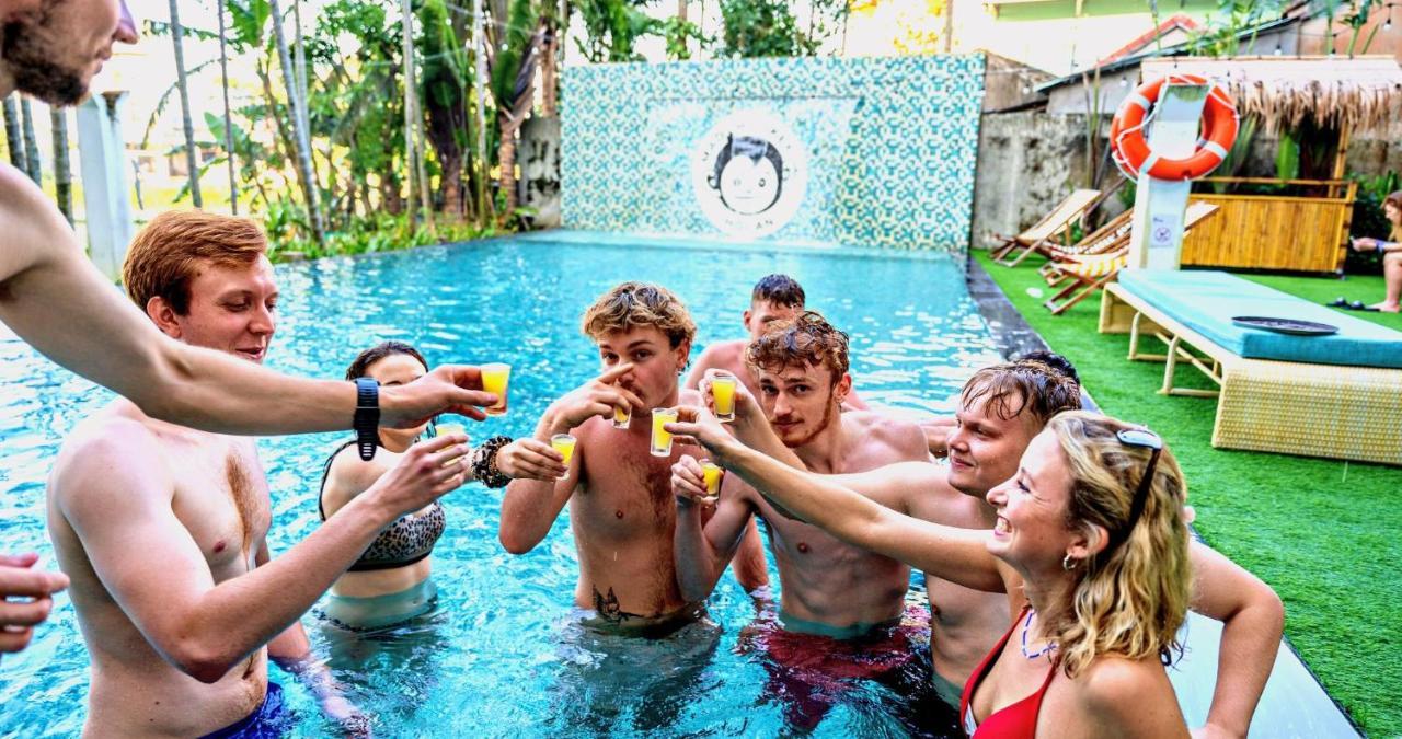 Mad Monkey Hoi An Hostel Exterior photo