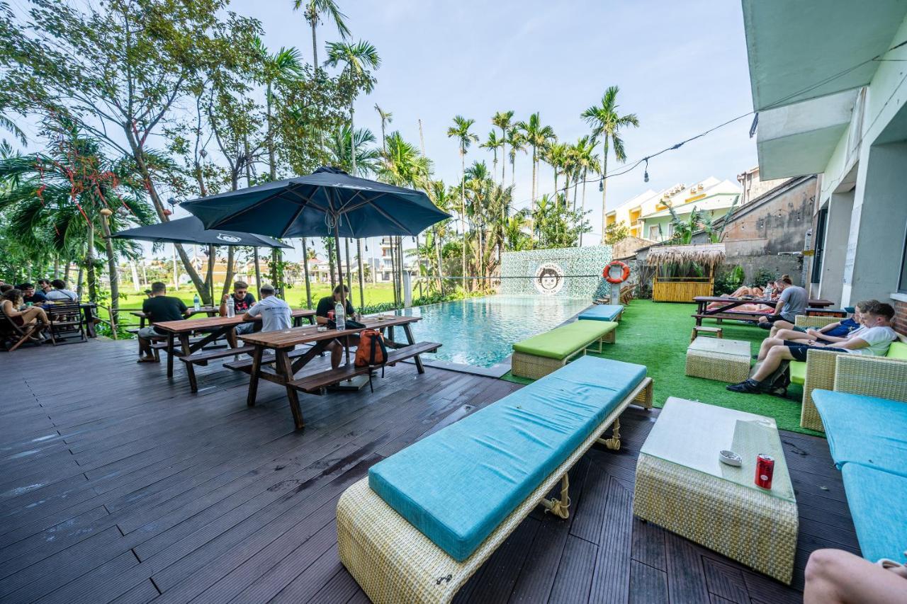 Mad Monkey Hoi An Hostel Exterior photo
