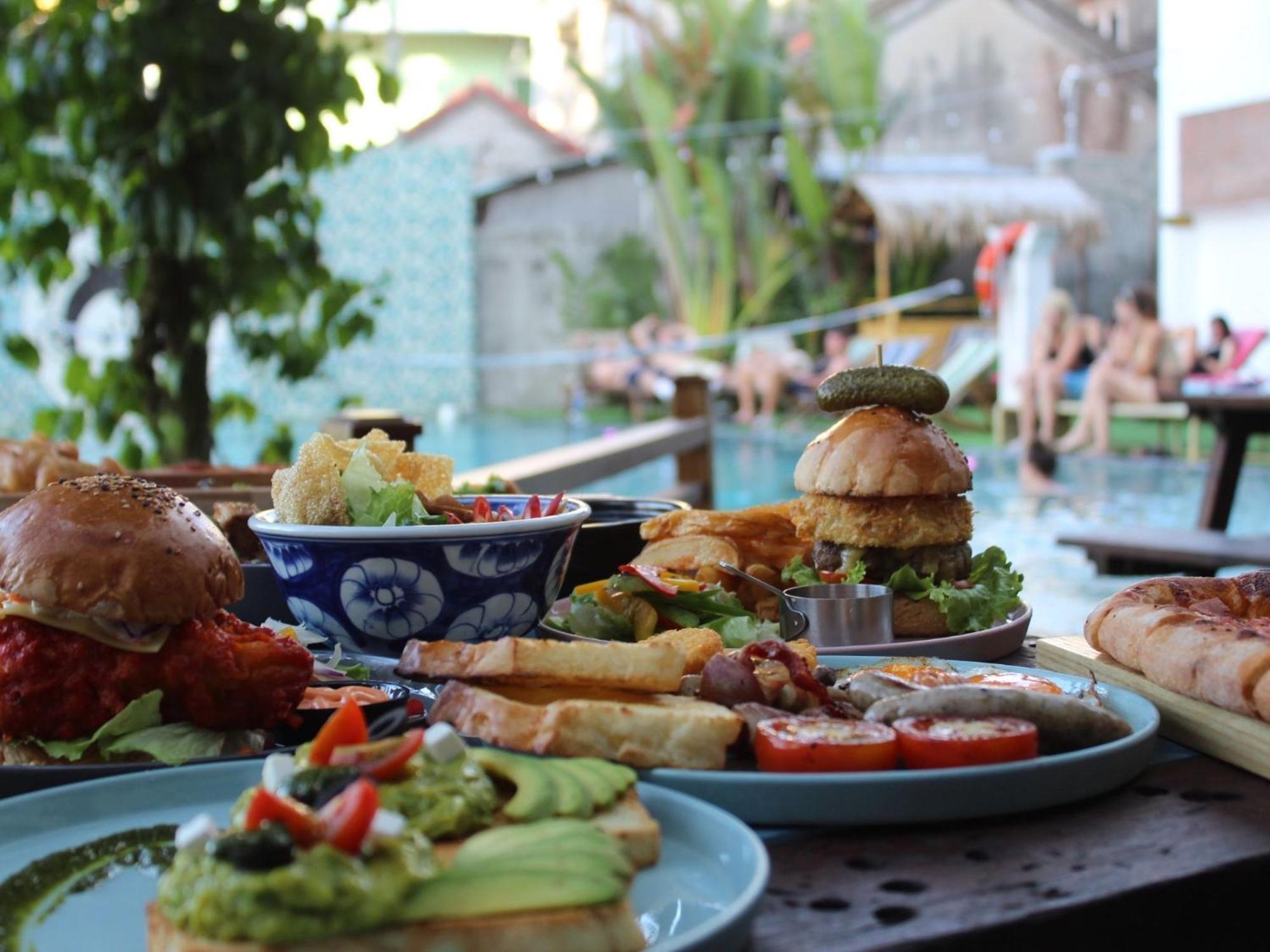 Mad Monkey Hoi An Hostel Exterior photo