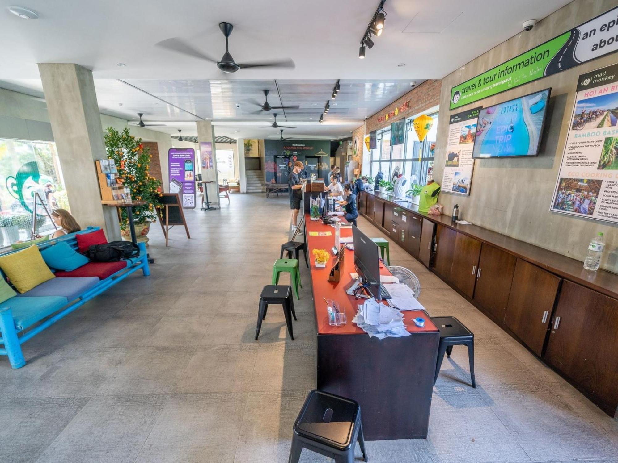 Mad Monkey Hoi An Hostel Exterior photo